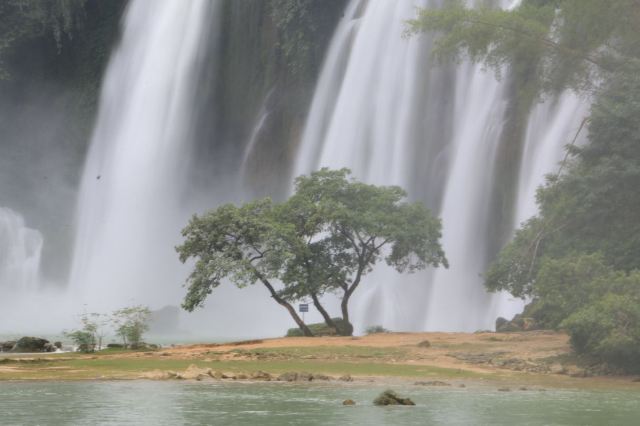 Detian Transnational Waterfall Scenic Area