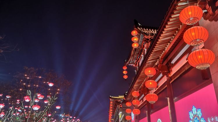 3D2N · Group Tours · On this tour, try Hanfu styling, savor Lintong's local flavors, wander the ancient City Wall, marvel at the Terracotta Army, and delve into the grandeur of Tang Dynasty culture.