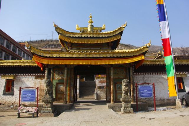 隆務寺