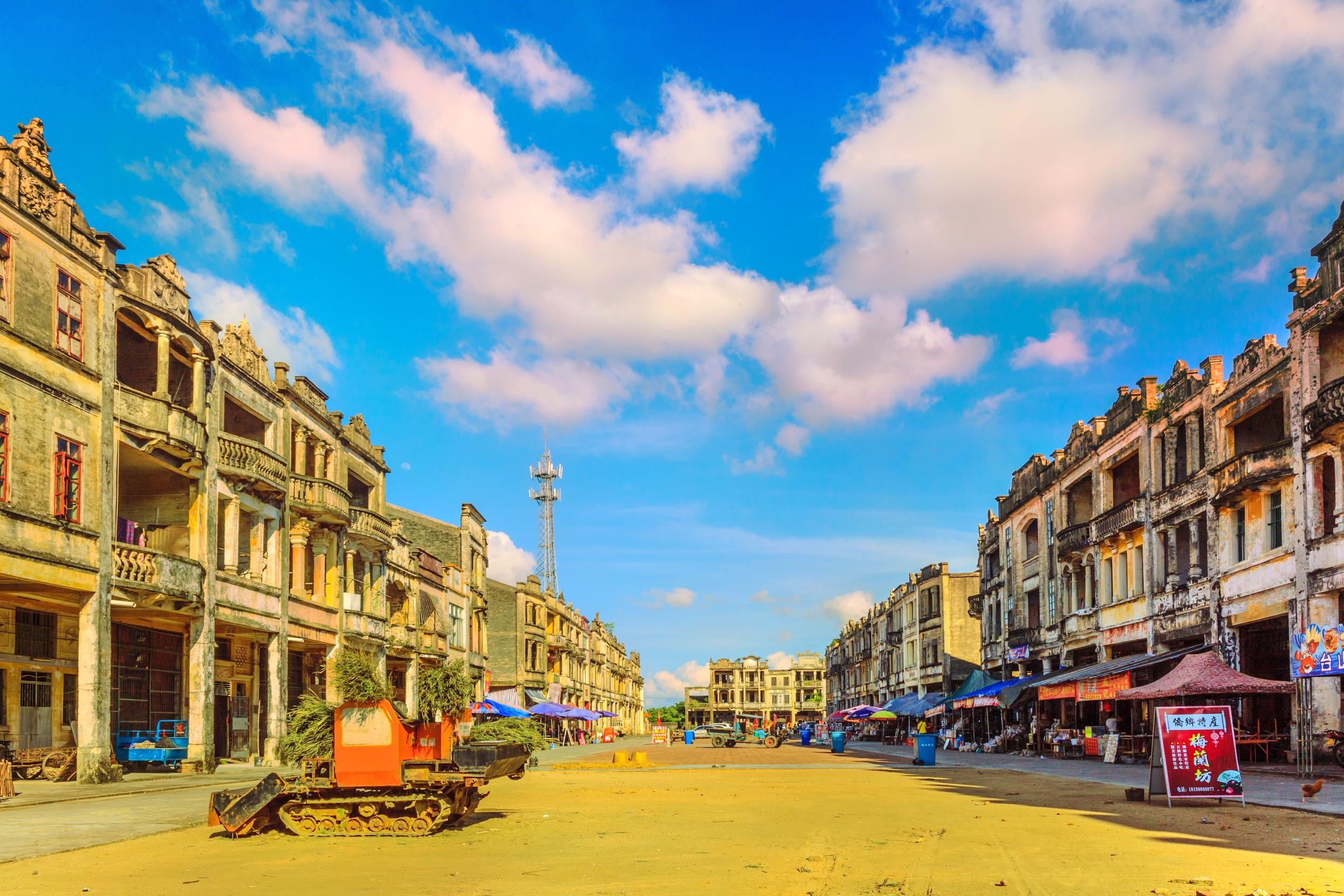 2-Day Jiangmen Tour: 33 Historical Street and Meijia Courtyard, Bird Paradise and Kaiping Diaolou