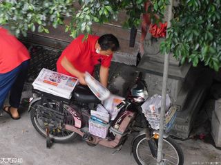 争分夺秒送晚报