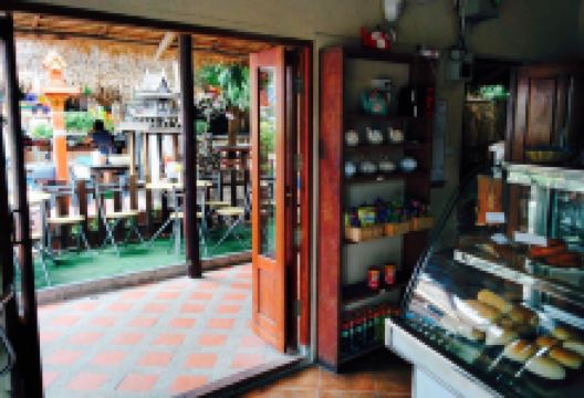 Through The Looking Glass美食图片