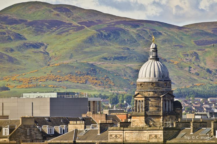 The University of Edinburgh(Student-friendly, cultural activities, green spaces)