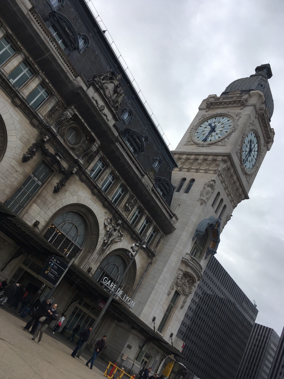 巴黎里昂火车站隔壁的美爵酒店