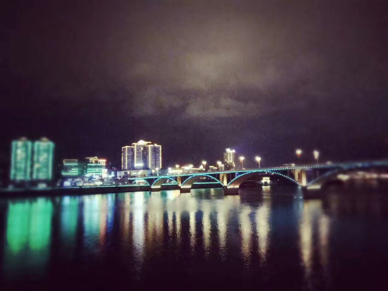 夜色的西林大桥