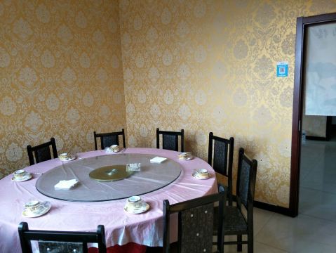 齐芳阁铁锅炖(七家店)餐厅图片
