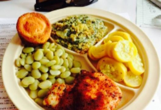 Tom's On Main美食图片