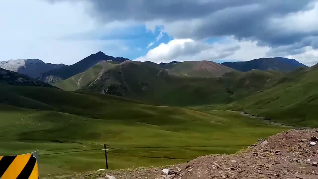 新疆美丽大山