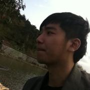 路灯下的红裤衩