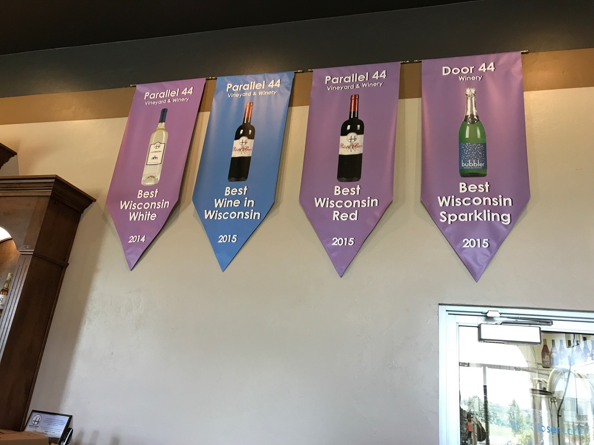 Parallel 44 Winery And Vineyard Travel Guidebook Must Visit