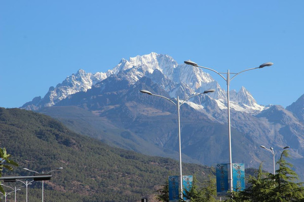 云南丽江， 束河，虎跳峡，玉龙雪山，普达措森林公园，拉市海五日游