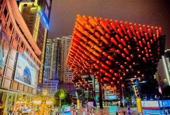 重庆洪崖洞民俗风貌区夜游｜全程乘坐观光巴士+导游陪同讲解【高品质拼团游，按人数拍下，儿童1.3米以下享受巴士交通（每人需有一名购票成人陪同），其它费用自理。】