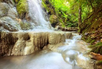 粘粘瀑布半日+可搭配多地景点【粘粘瀑布 (Bua Tong) 新晋网红打卡地--是本地人都喜欢去的玩水地，非常适合亲子游玩！】