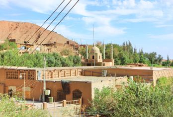 吐峪沟麻扎村+库木塔格沙漠一日游【无购物*纯玩*无隐形消费】【[品质纯玩]不进任何购物店，也不卖葡萄干，不增加景点，不压缩游玩时间，还原纯净旅行，把时间留给风景】