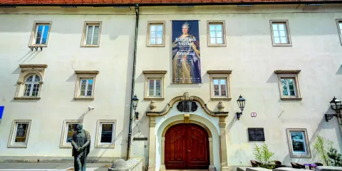 克洛維切維・德沃裏畫廊