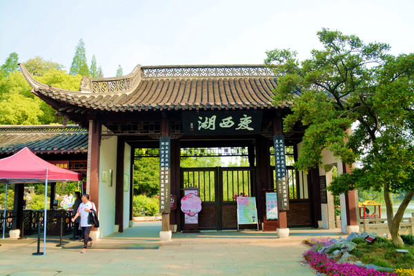 跟夏宁葆去江苏扬州自由行。