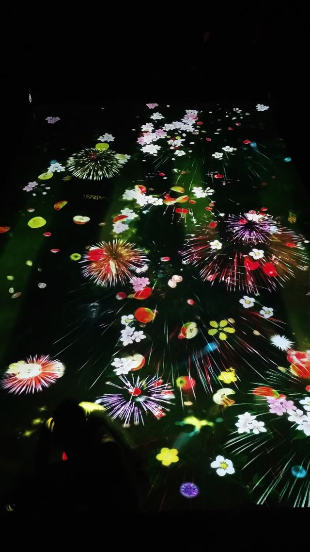 森大廈數字藝術館:teamLab Borderless