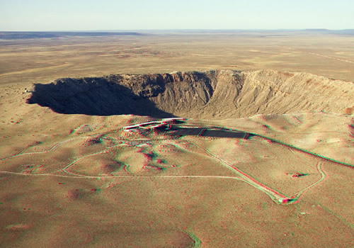 巴林格陨石坑 (Meteor Crater)  据说这个位于亚利桑那沙漠中的4000英尺宽、600英