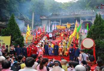 广东千古情+西樵山风景名胜区一日游【逛穿越街@纯玩小拼团】【[精选景点]一生必看的演出&给我一天，还你千年丨登广东四大名山西樵山寻古探胜】