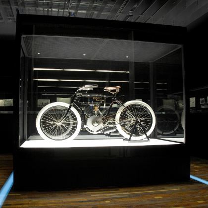 【中文包车】芝加哥往返+哈雷博物馆一日游