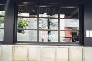 Barnes Noble Booksellers Closed Travel Guidebook Must Visit