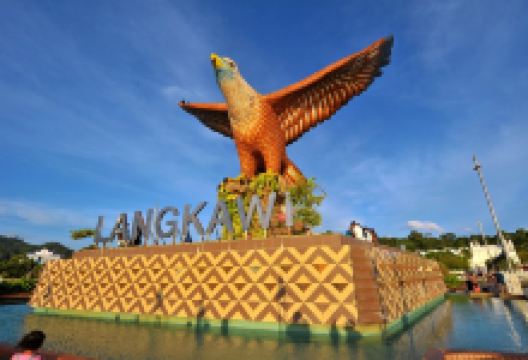 雄鹰广场景点图片