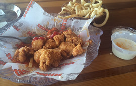 Hooters - Lansing