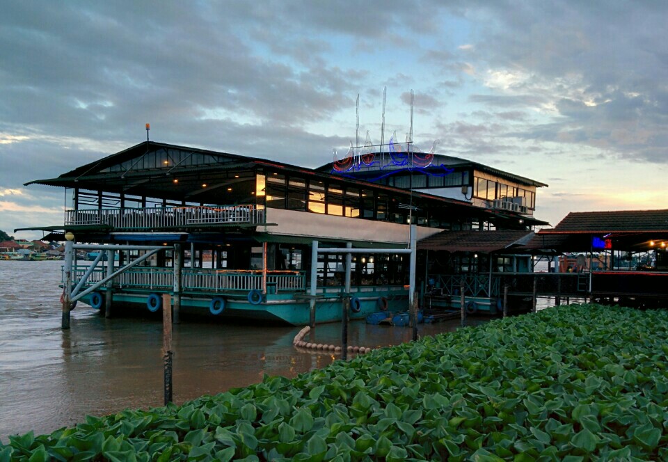River Side Restaurant