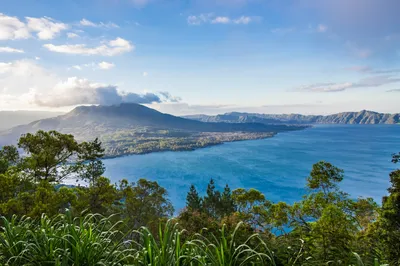 巴杜尔火山湖