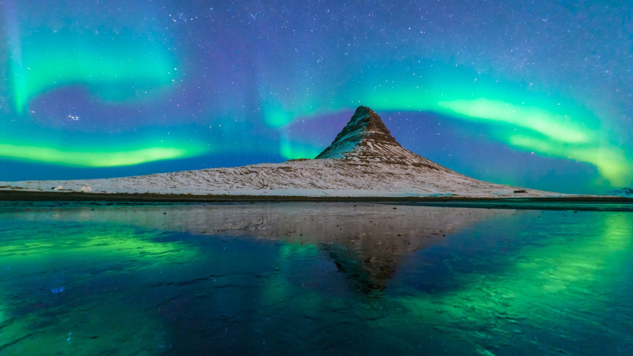 人生一定要看一次的绿光飞舞，冰岛夜空中的烟火