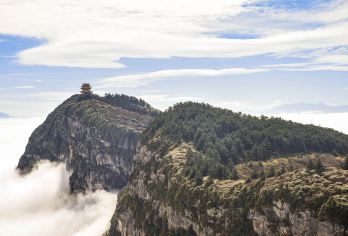 峨眉山一日游【畅游金顶十方普贤+万年寺|三环内接早|含午餐】【[精选产品]成都出发当天往返·成都三环内接早】
