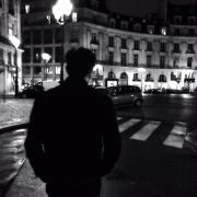 为理想奋斗为超越执着