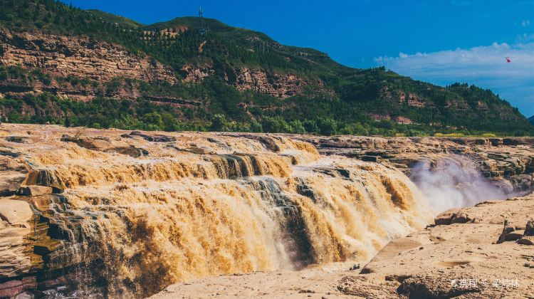 4-Day Xi'an + Emperor Qinshihuang's Mausoleum Site Museum + Hukou Waterfall tourist area of the Yellow River