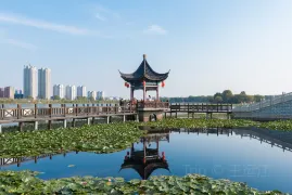 1-Day Donghai Tour: The shimmering waters of Xishuanghu, the brilliance of the Crystal Museum