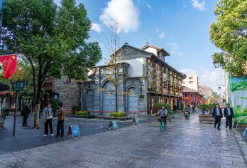 昆明滇池+西山龙门+海埂公园+官渡古镇+翠湖公园+老街一日游【[安全出行 健康保障]老师傅保驾护航，给您轻松愉快的旅程。】