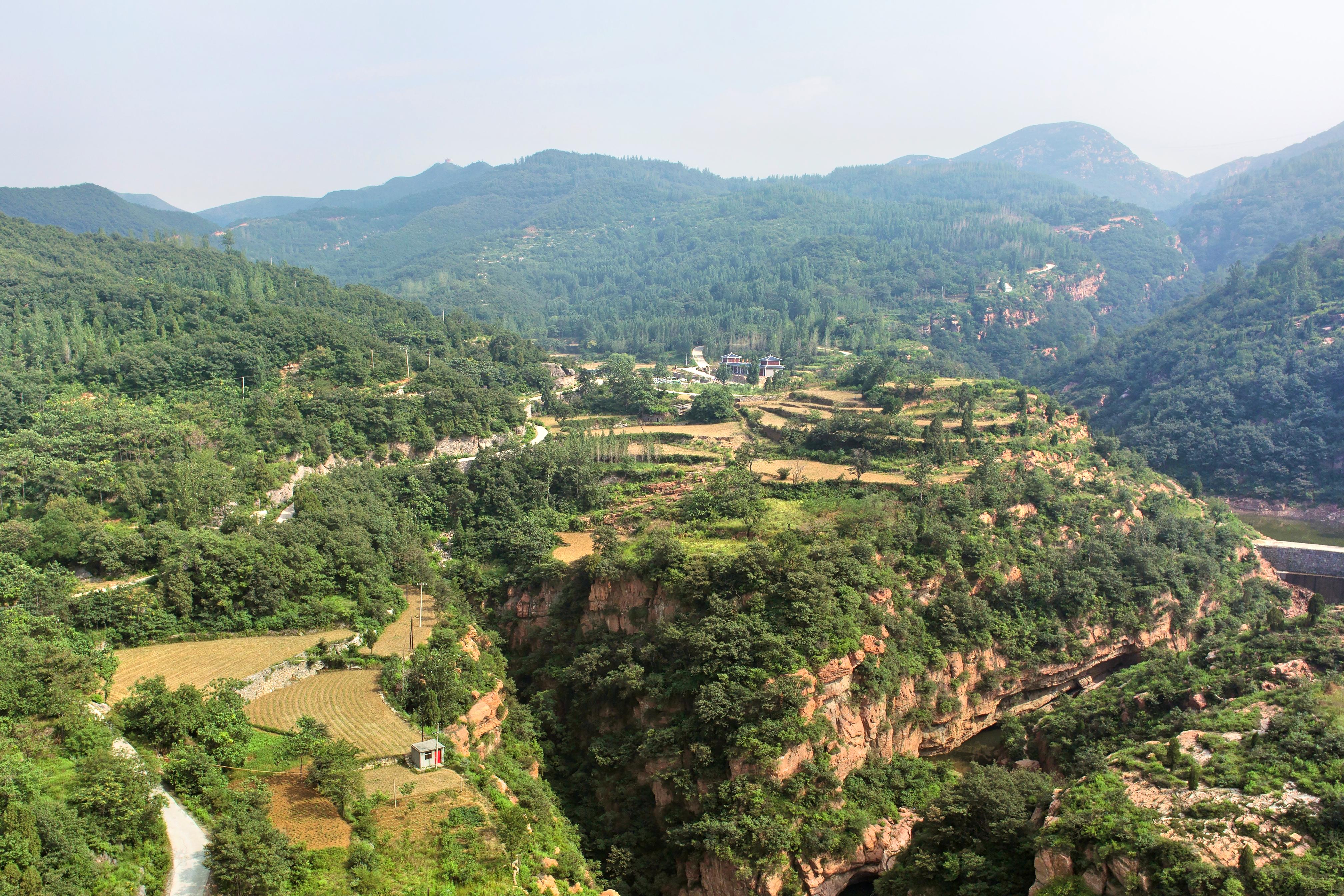 2-Day Gongyi Tour: Explore Kang Bai Wan Zhuang Yuan and Ancient Relics of Gongyi Grottoes Temple