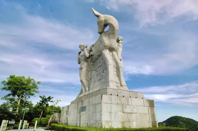 鹿回头雕像