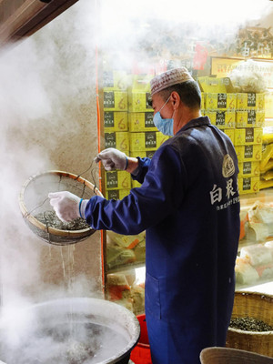 春游江淮请您来丨唤醒你的味蕾!蚌埠人心爱的味道,就藏在这些地方——白根柱炒货与马老头月饼