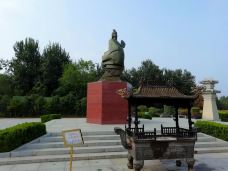 卧龙岗-南阳-轻快的行走脚步