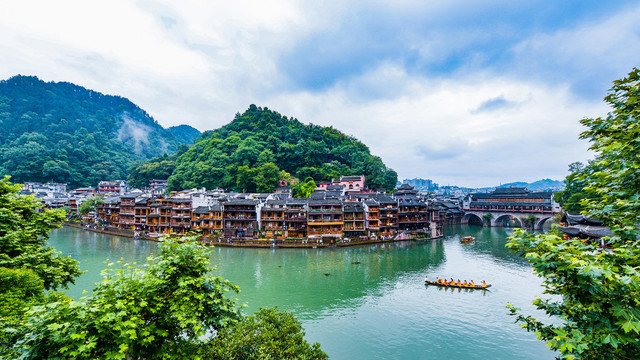 沈从文笔下的《边城》——凤凰古城