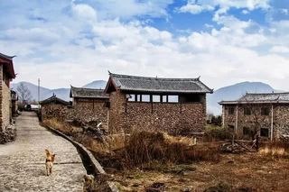 玉龙雪山脚下保护着个纳西小村落,宁静而幽美,国内绝无仅有