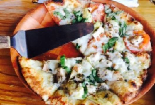 Backyard Pizza and Raw美食图片