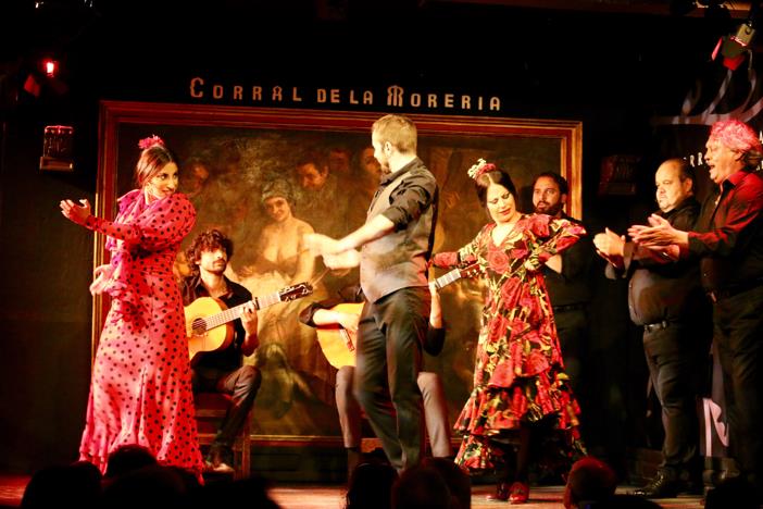 Flamenco       提前预定了一家可以看弗拉明戈 （Flamenco）表演的餐厅。Corr