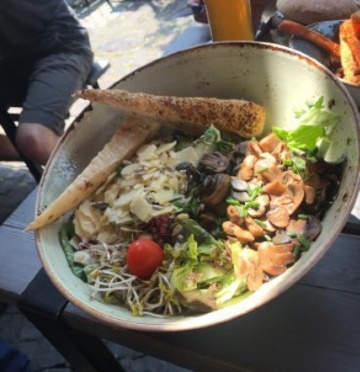 HANS IM GLUECK Burgergrill & Bar餐厅图片