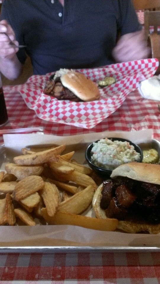 Famous Dave's Bar-B-Que餐厅图片