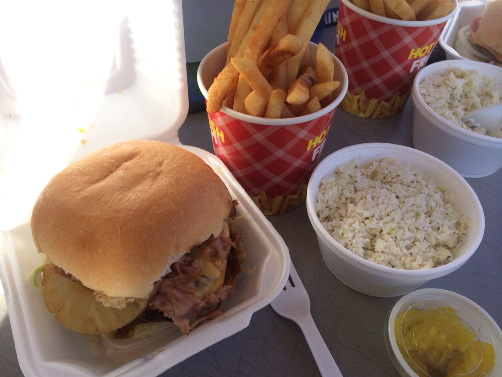 Beef 'N Buns 'N Paradise餐厅图片