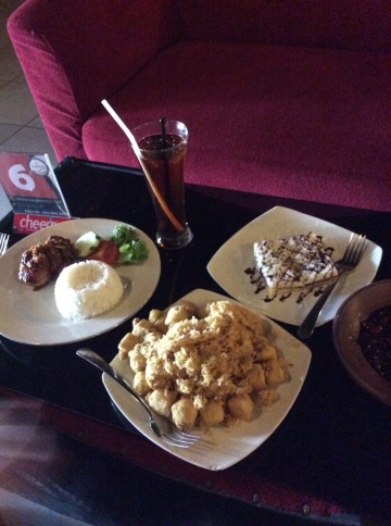 Kaya Resto & Coffee Holix