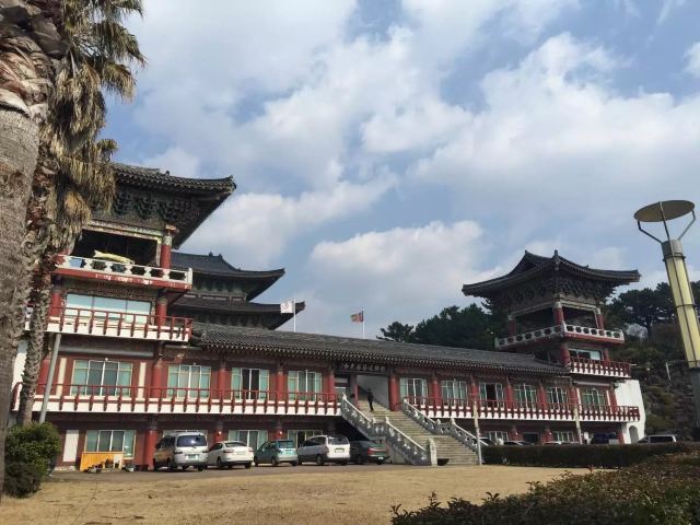 Yakchunsa Temple