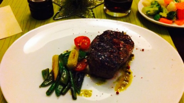 TOWERS Steak & Salad