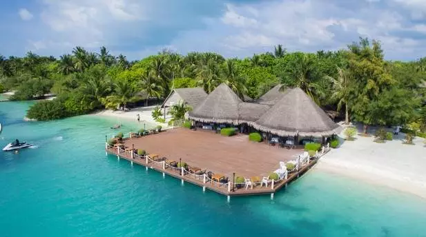 一岛一酒店，你该怎么选？ 马尔代夫的一大旅游特色即为一岛一酒店，一岛一世界。  选择什么样的岛屿就选